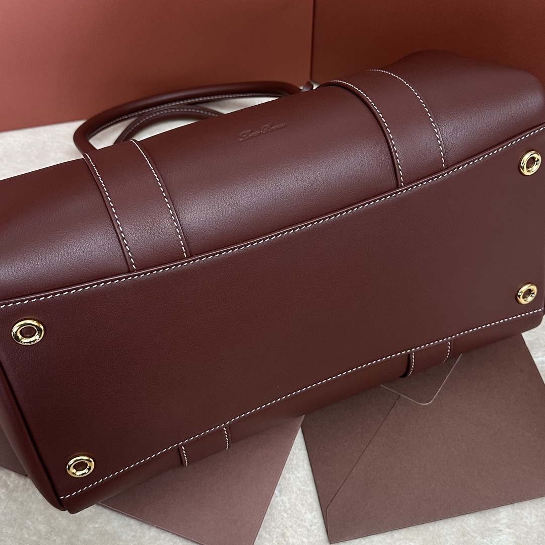 Loro Piana Woman Leather Goods Loom | Loro Piana
