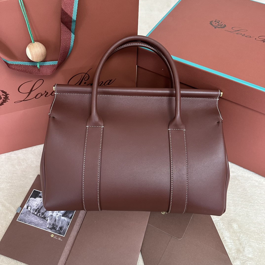 Loro Piana Woman Leather Goods Loom | Loro Piana