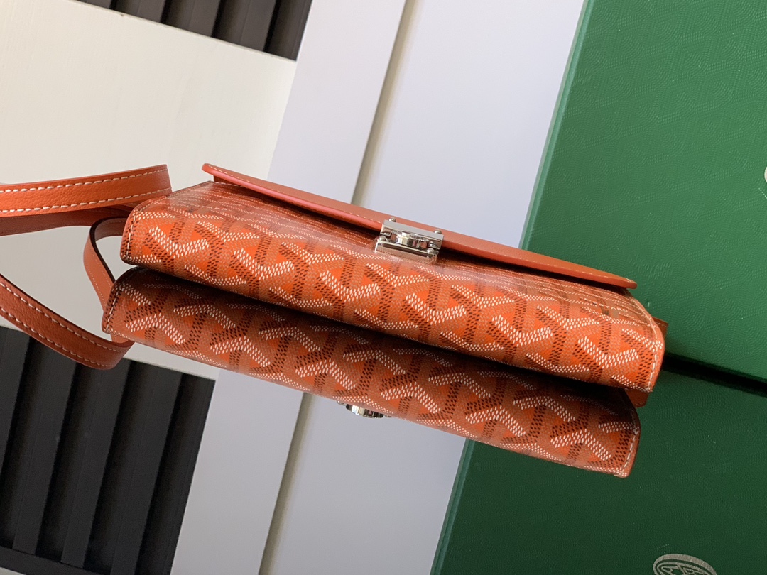 GOYARD Goyardine Calfskin Chypre Wallet Pouch orange