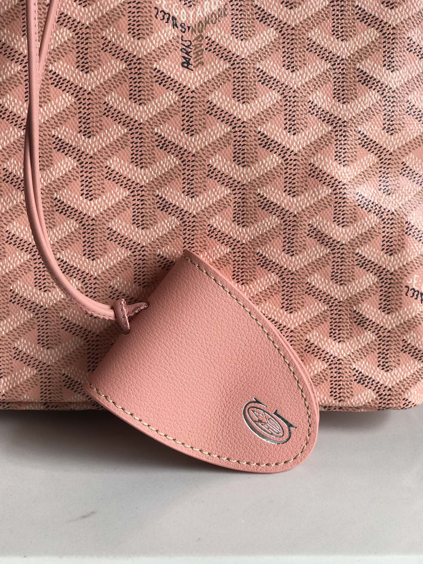 GOYARD Iridescent Goyardine Saint Louis PM Pearly Coral bag pink