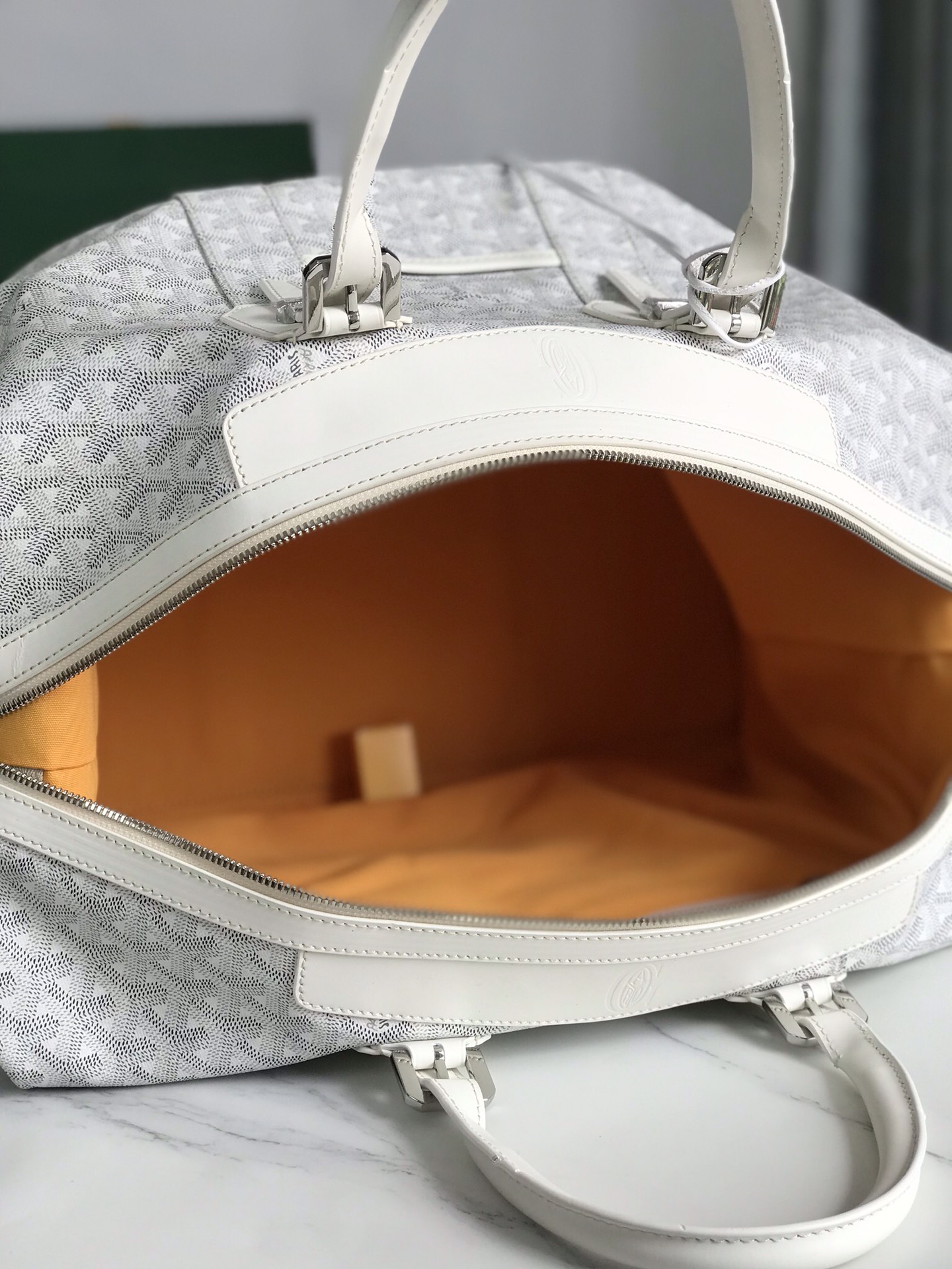 Goyard White Chevron Boeing 30 Boston Bag Leather ref.603329