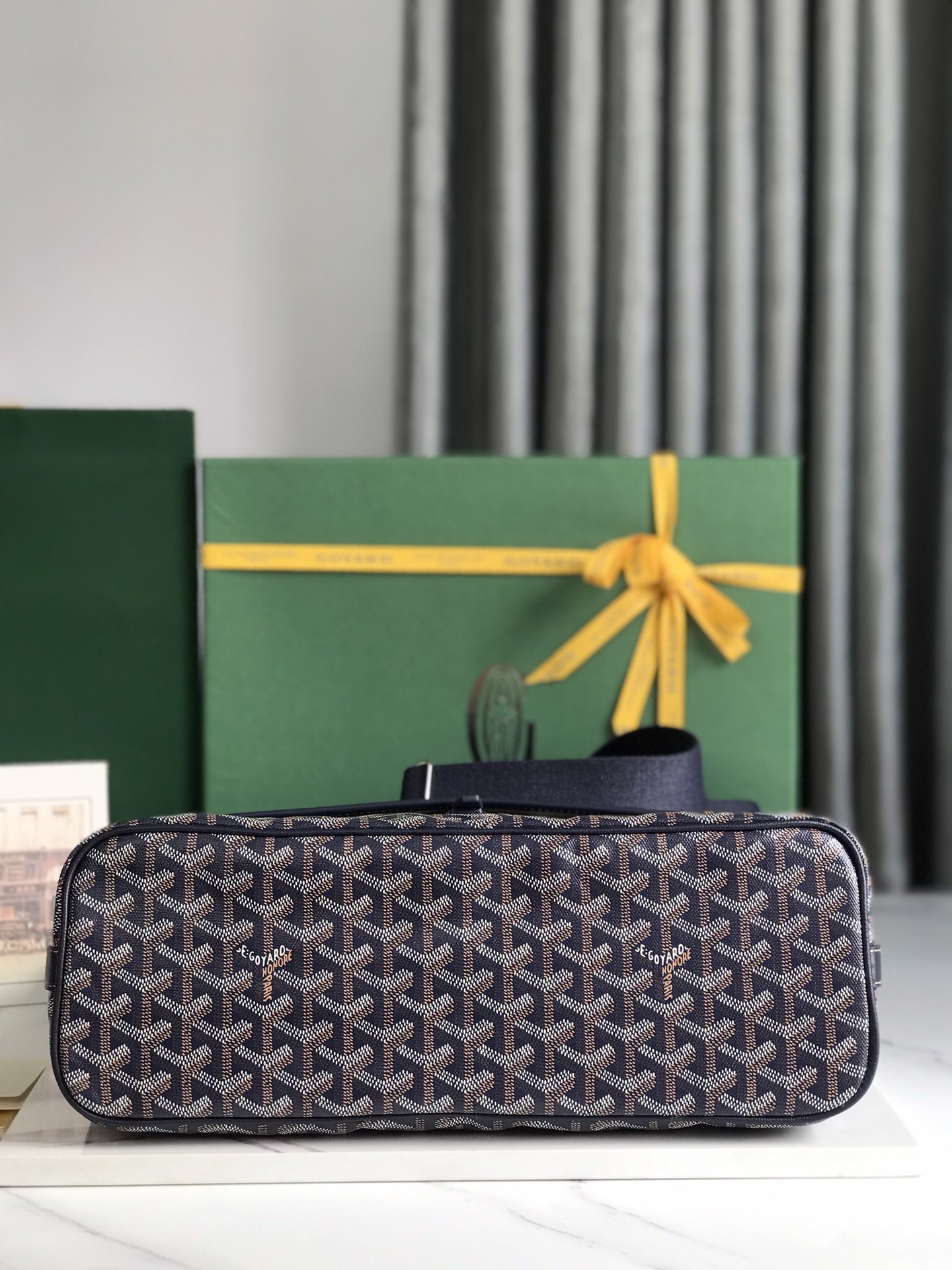 GOYARD Goyardine Capetien Messenger Bag Black 504063