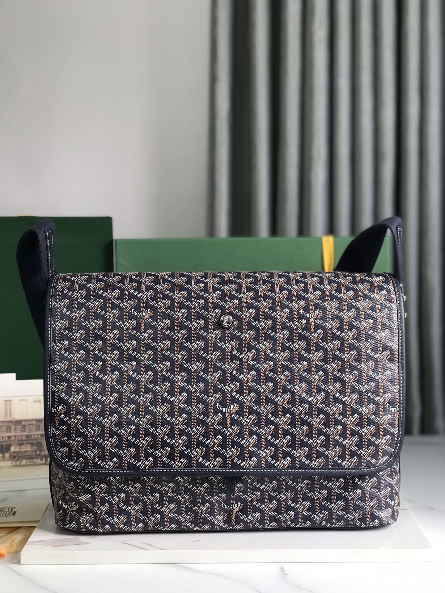 GOYARD Goyardine Capetien Messenger Bag Black 504063