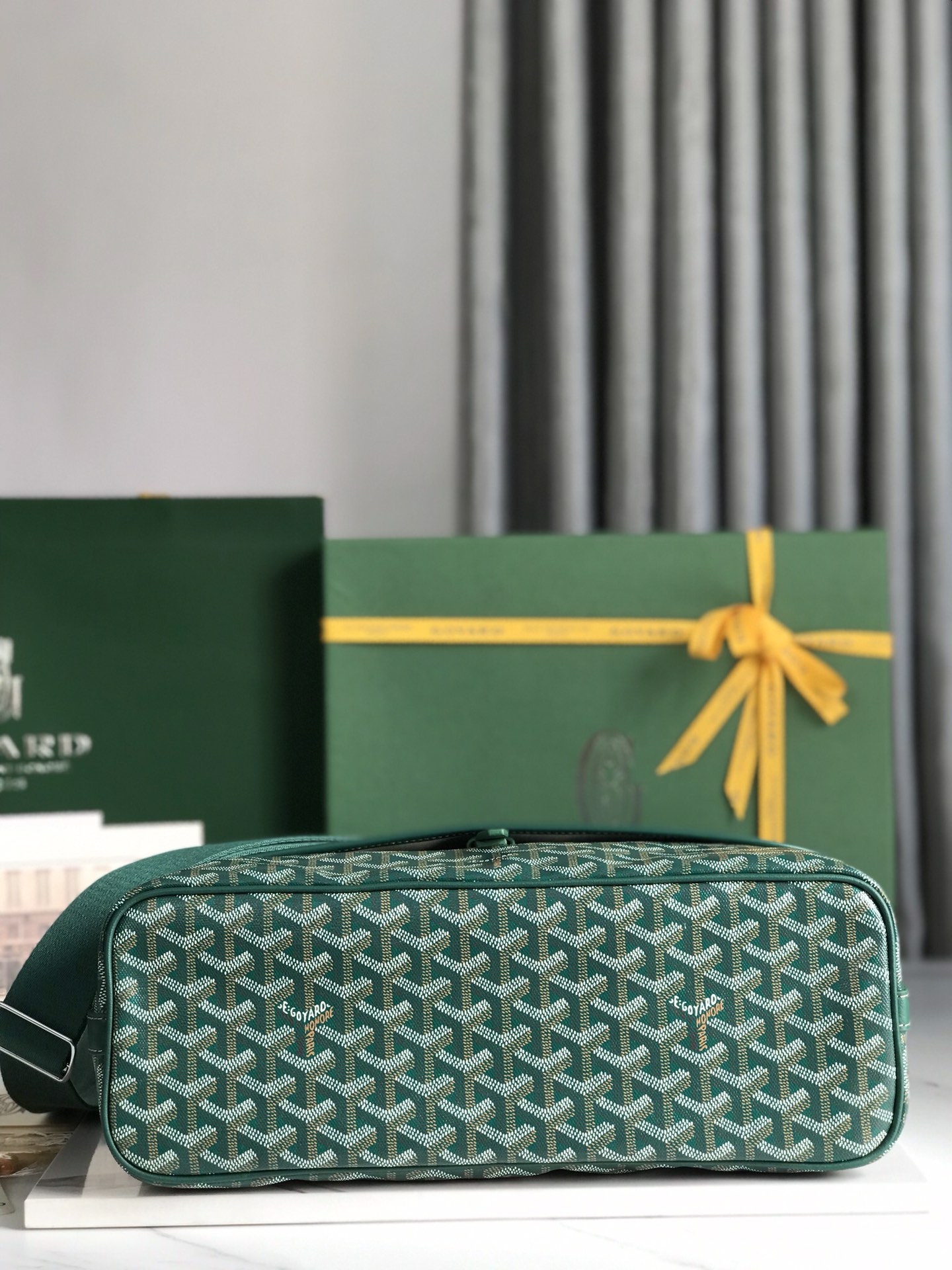 Goyard Goyardine Capetien Mm Messenger green