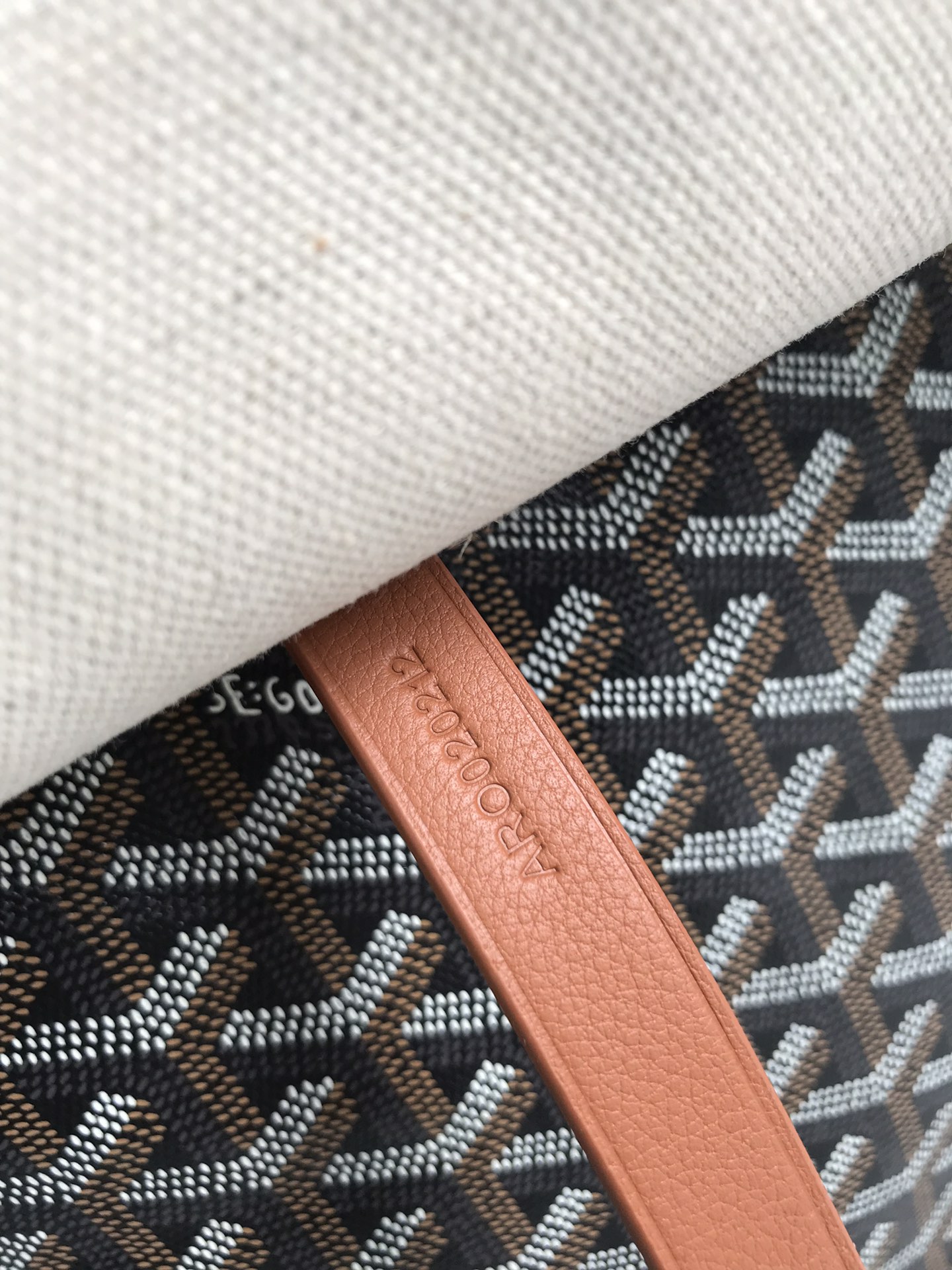 GOYARD Goyardine Capetien Messenger Bag Black Gold 1277533