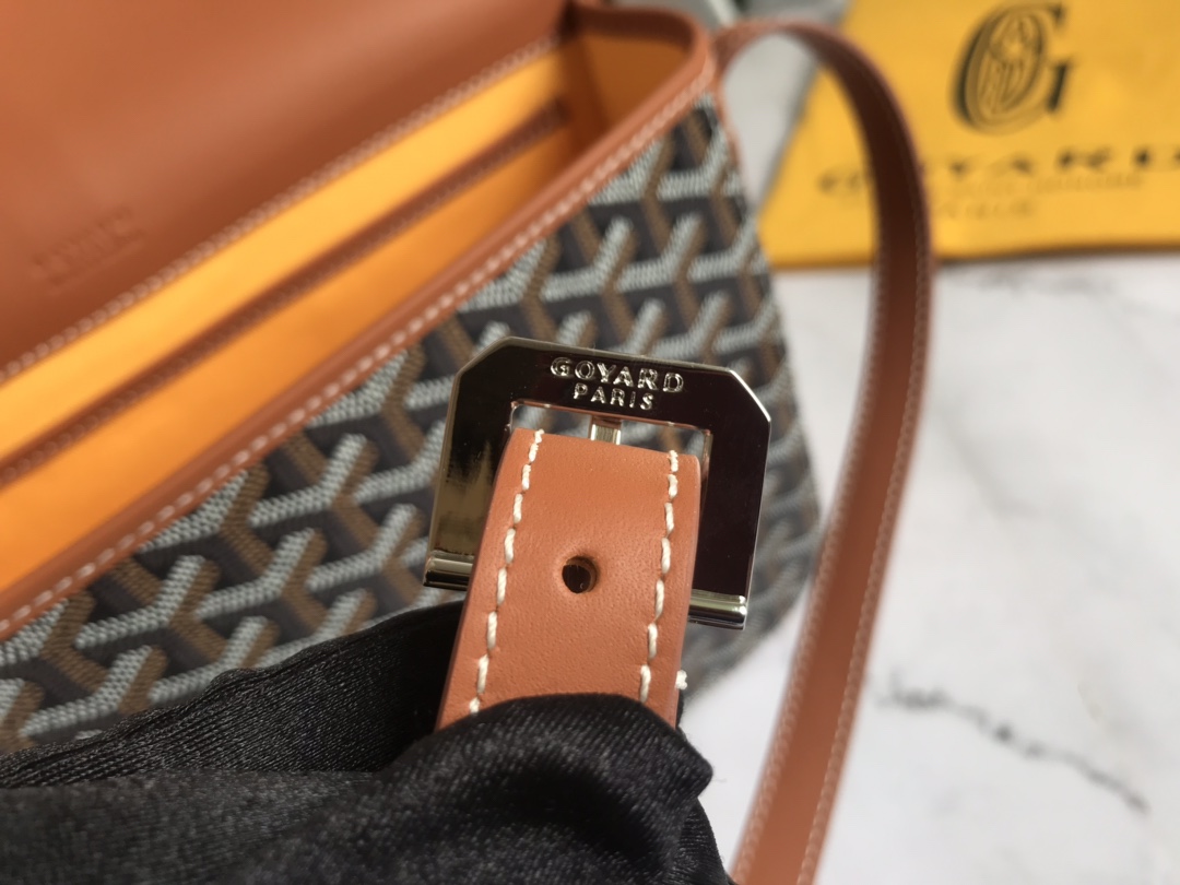 GOYARD Goyardine Belvedere II MM Messenger Bag Black Gold