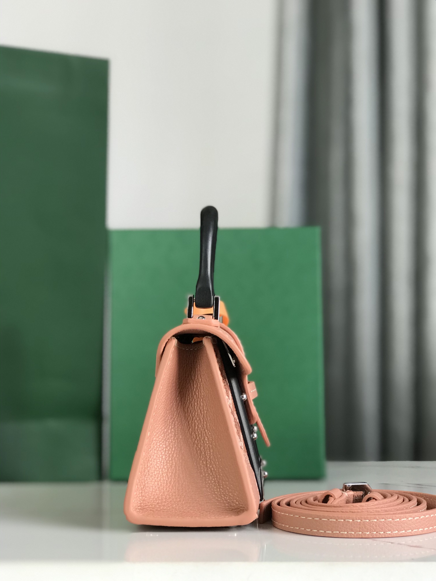 GOYARD Iridescent Goyardine Structure Nano Saigonbag pink