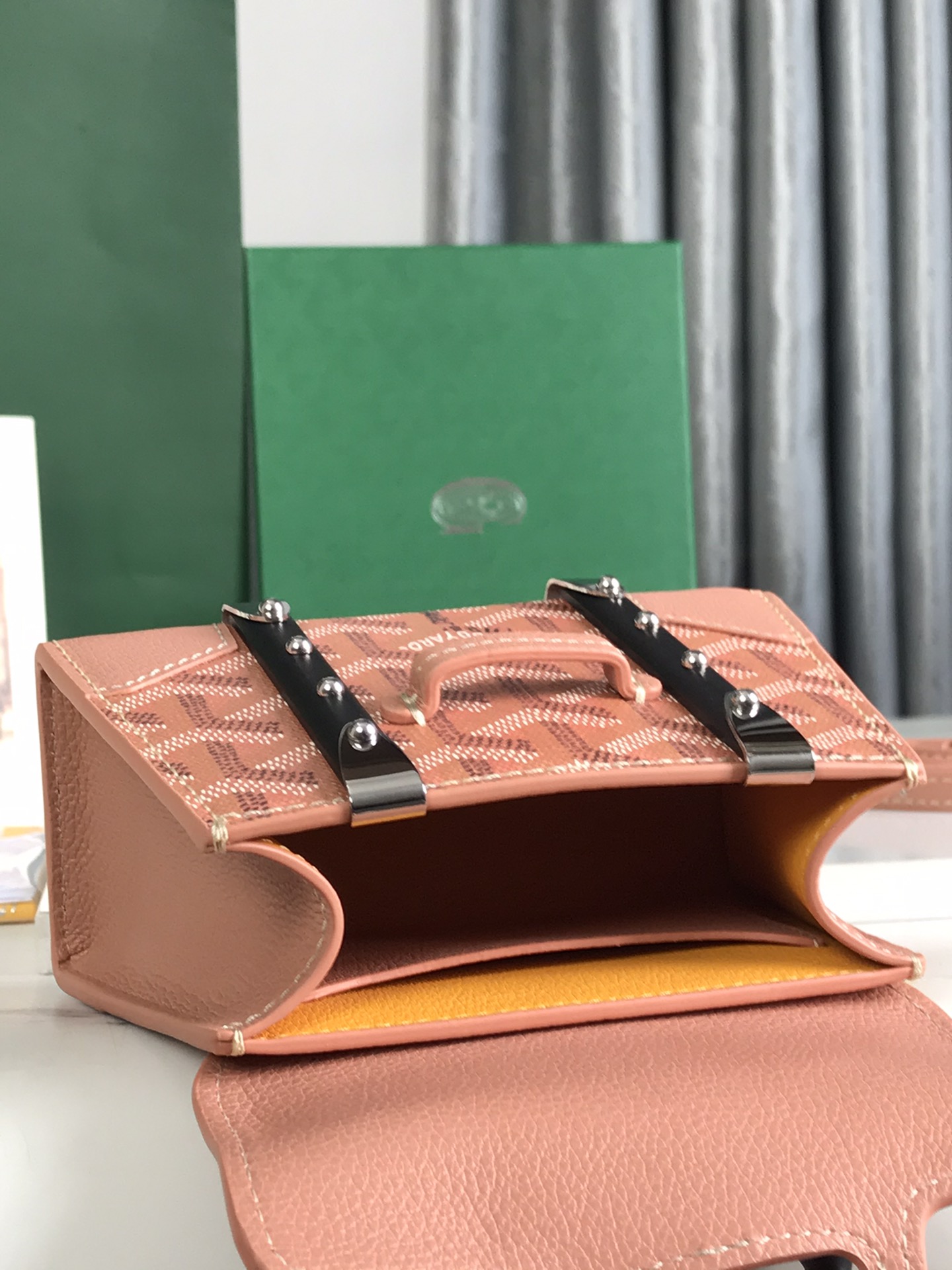 GOYARD Iridescent Goyardine Structure Nano Saigonbag pink