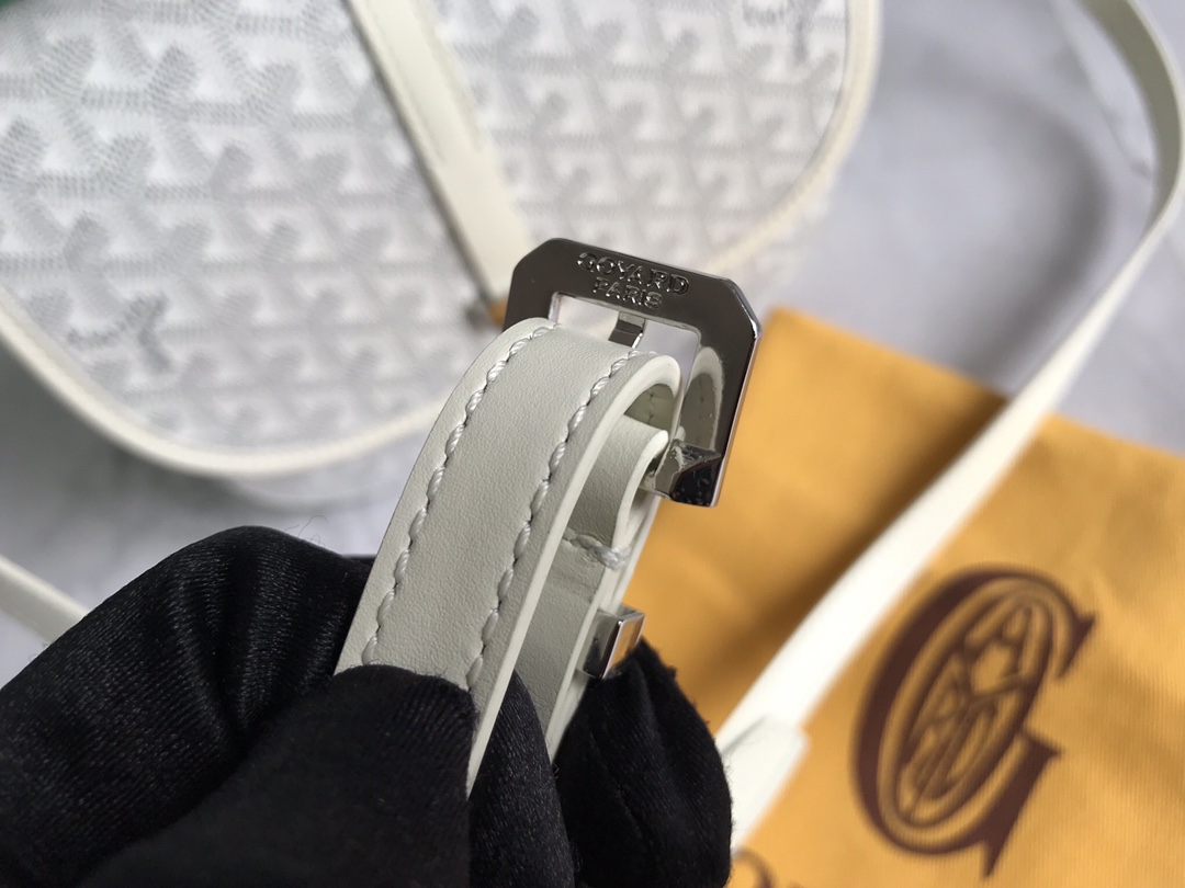 Goyard Belvedere PM Black Bag Women's Crossbody Bag white