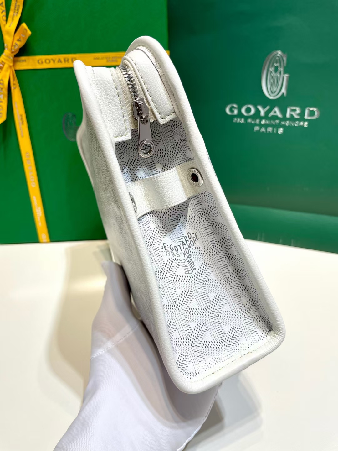 GOYARD Goyardine Jouvence Toiletry Pouch white