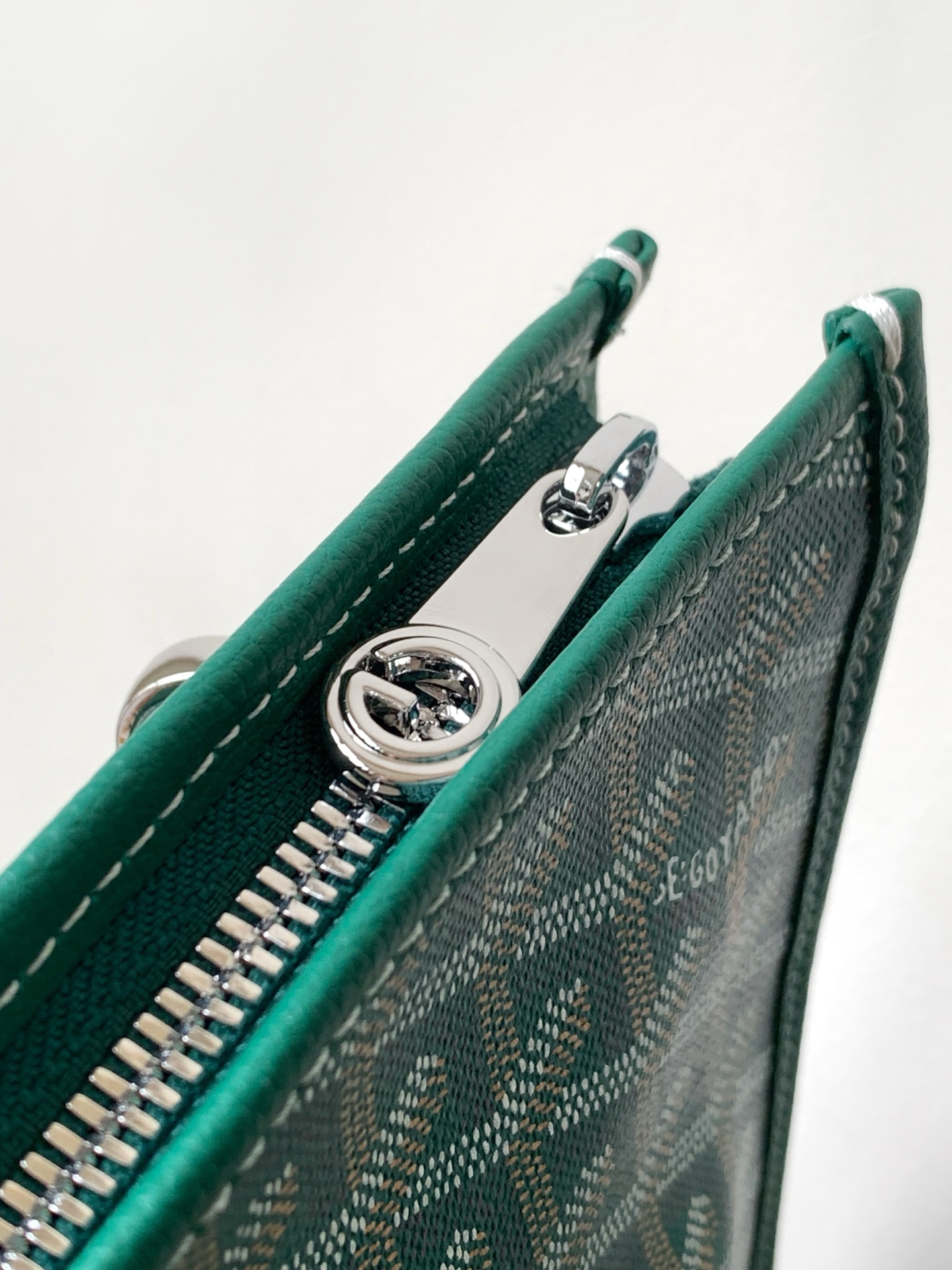 GOYARD Goyardine Calfskin Morvan Document Case green