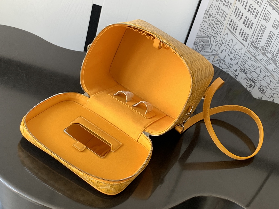 GOYARD Goyardine Muse Vanity Case Yellow 1384382 |