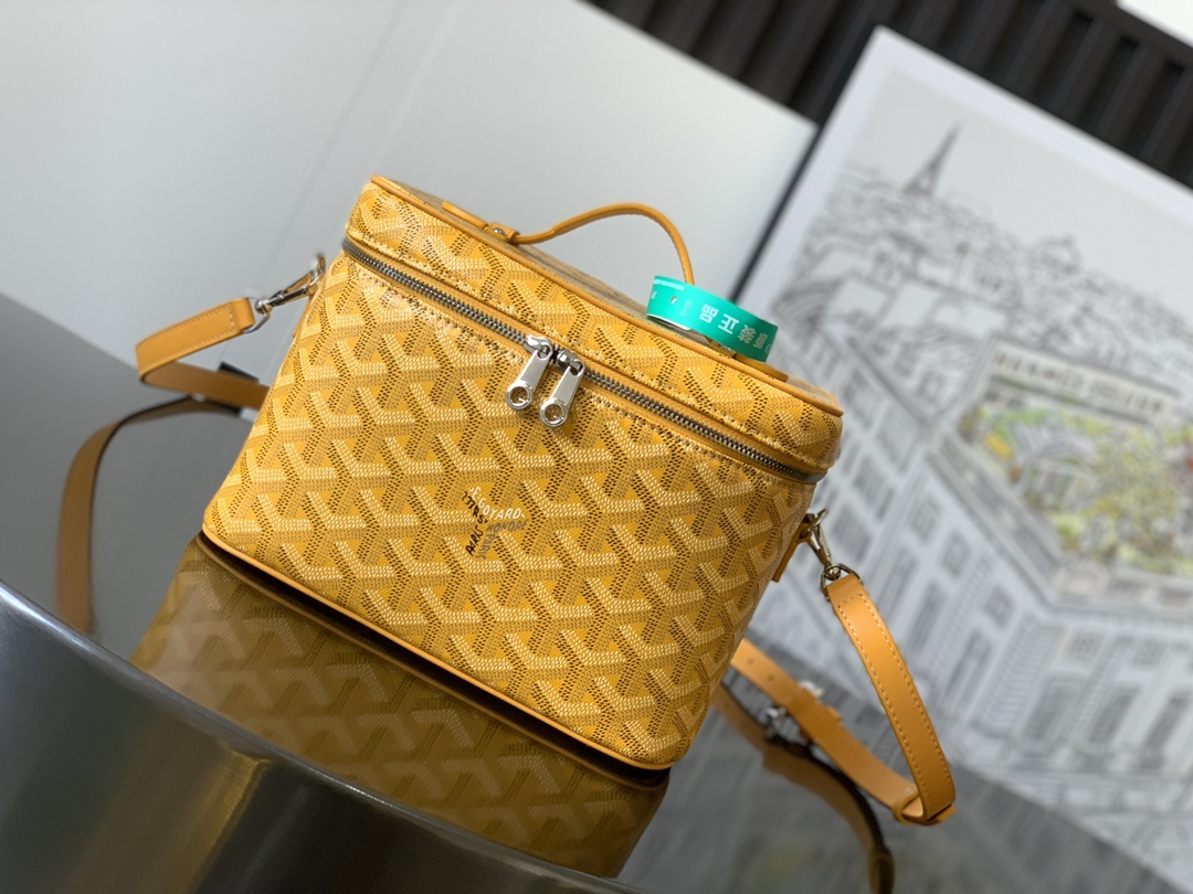 GOYARD Goyardine Muse Vanity Case Yellow 1384382 |