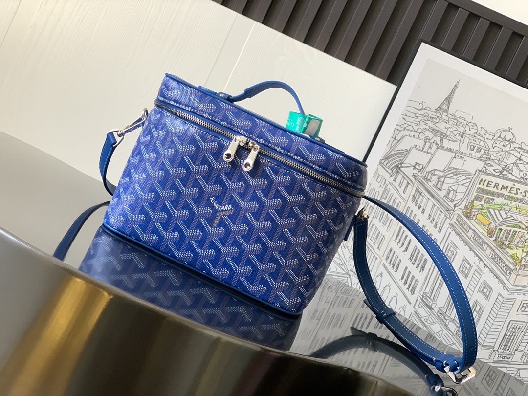 GOYARD Goyardine Muse Vanity Case Sky Blue 1352545 |