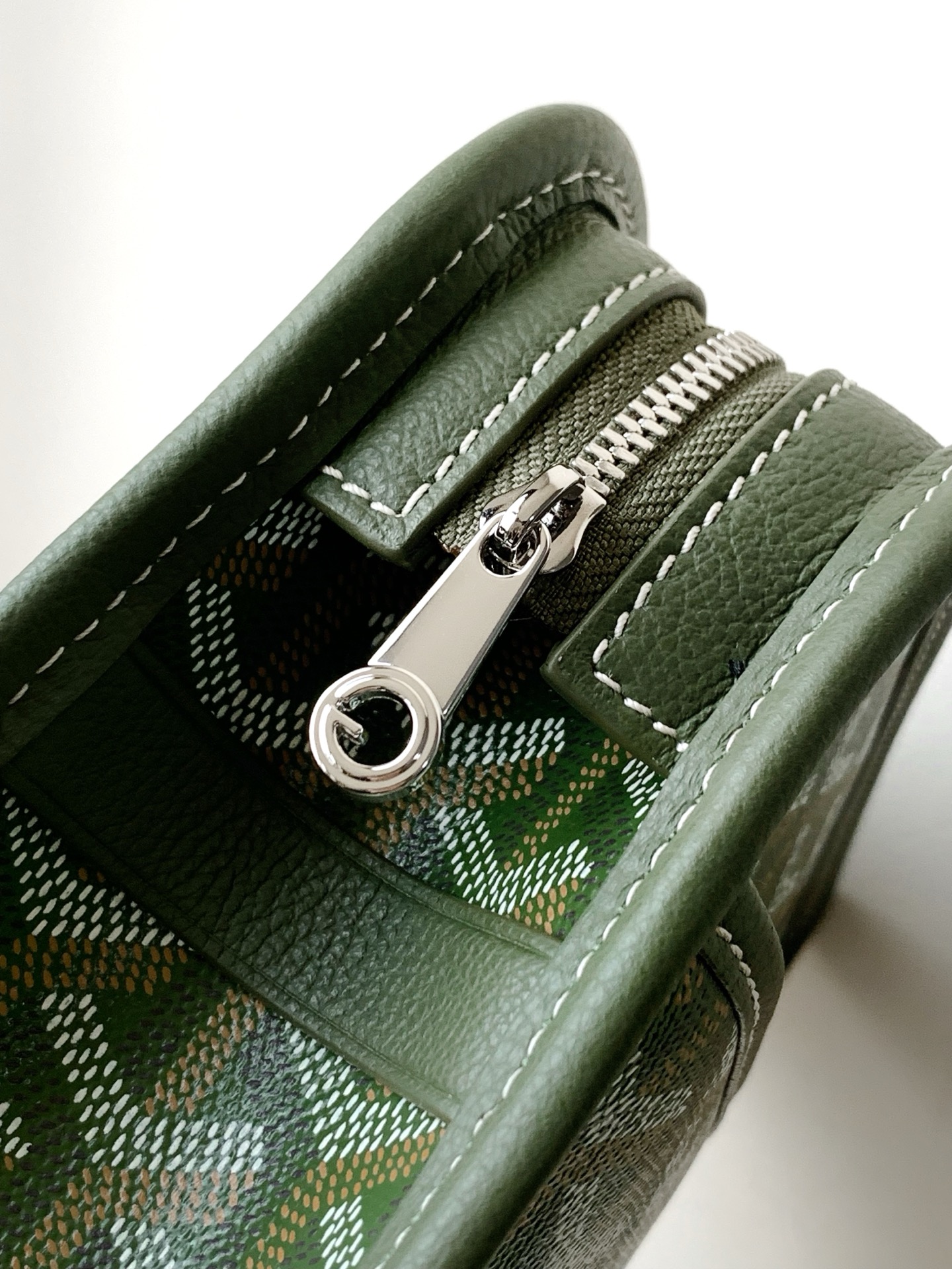 GOYARD Goyardine Jouvence Toiletry Pouch MM Green