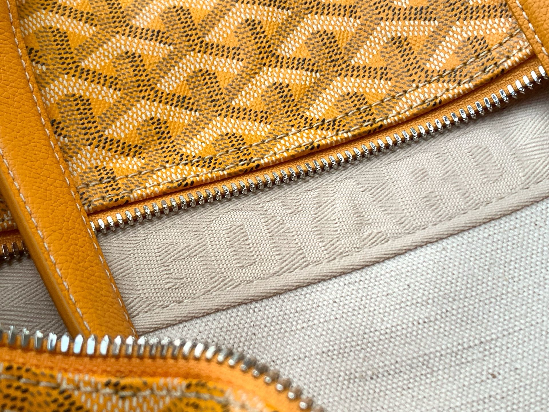 Goyard Barrel 40 Sports Bag orange