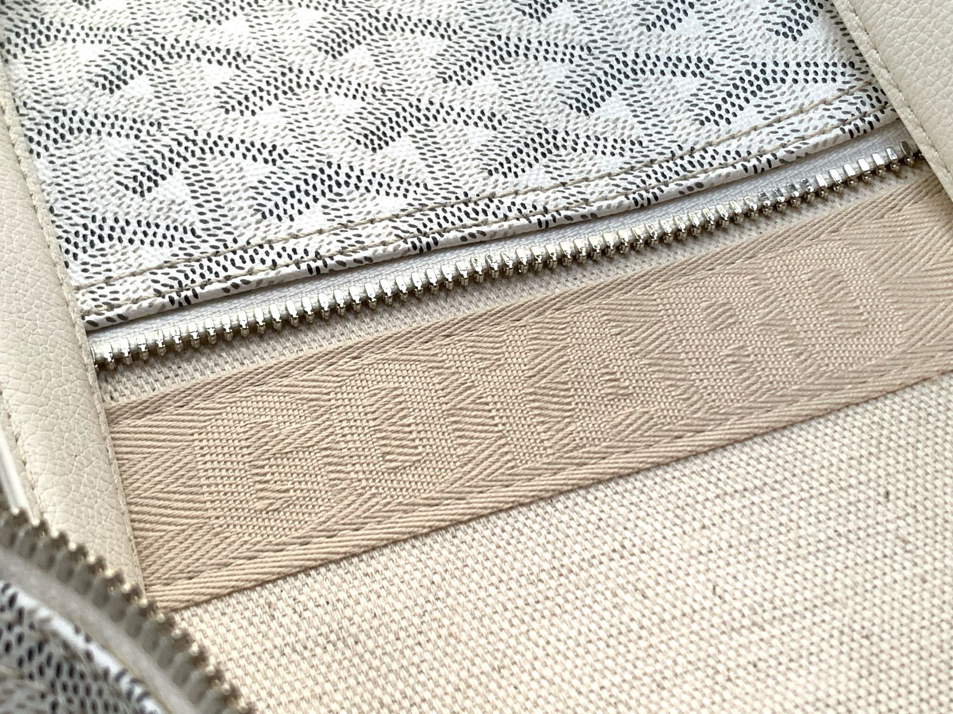 Goyard Barrel 40 Sports Bag White