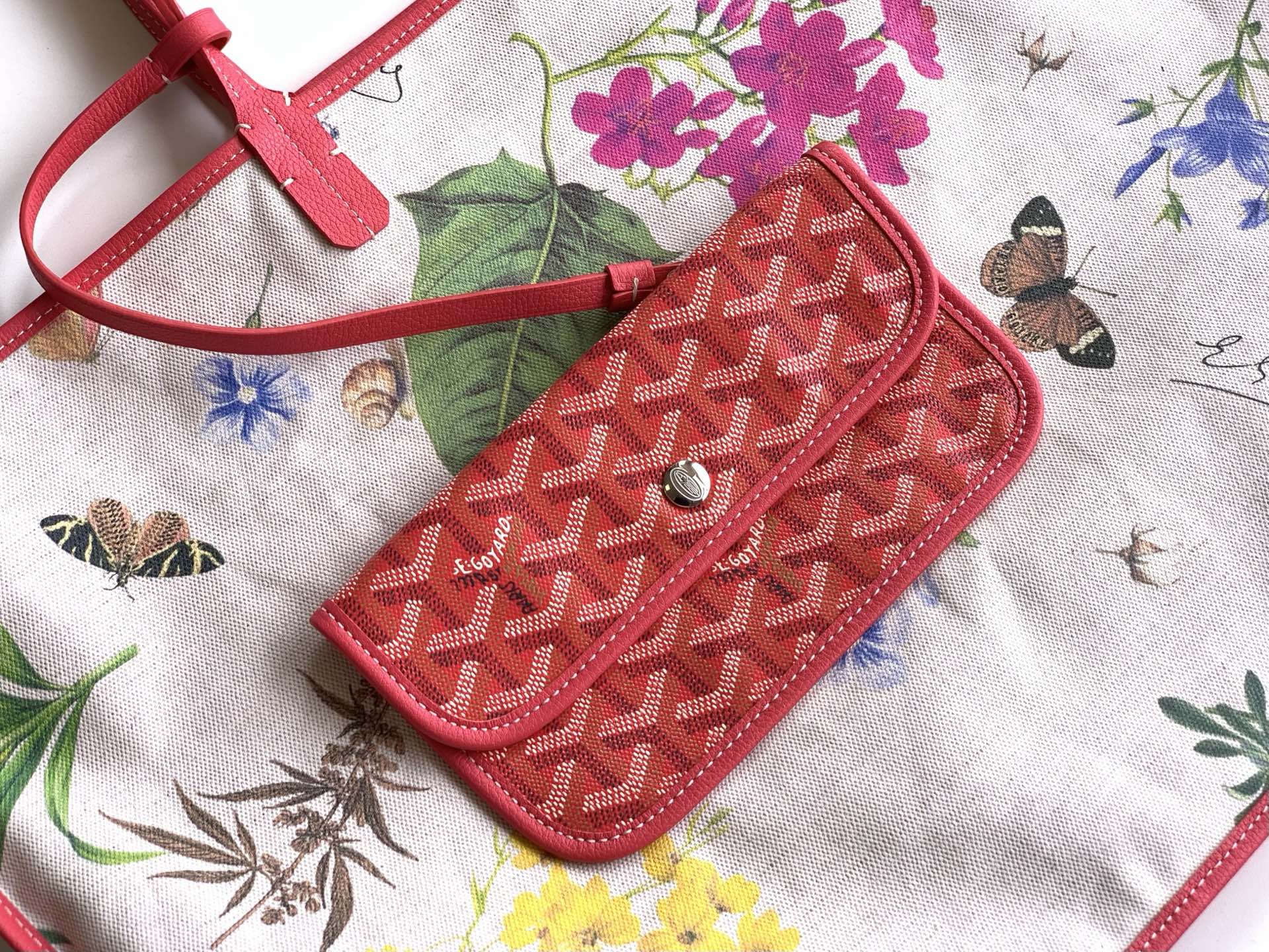 Goyard Fuchsia PM Saint Louis Reversible Bag in red