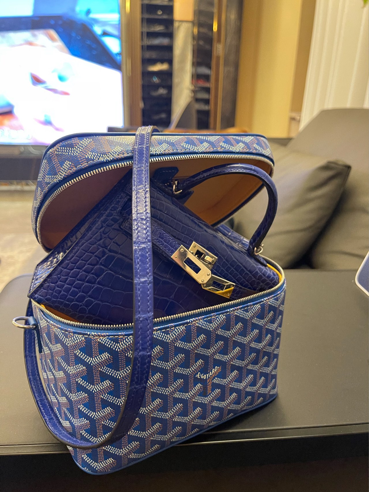 GOYARD Goyardine Muse Vanity Case blue