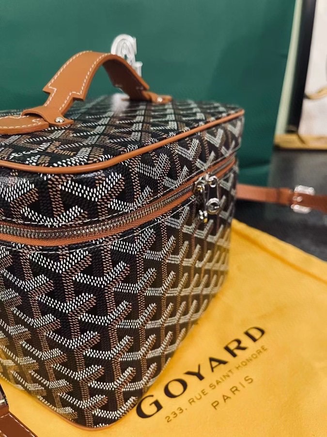 GOYARD Goyardine Muse Vanity Case brown