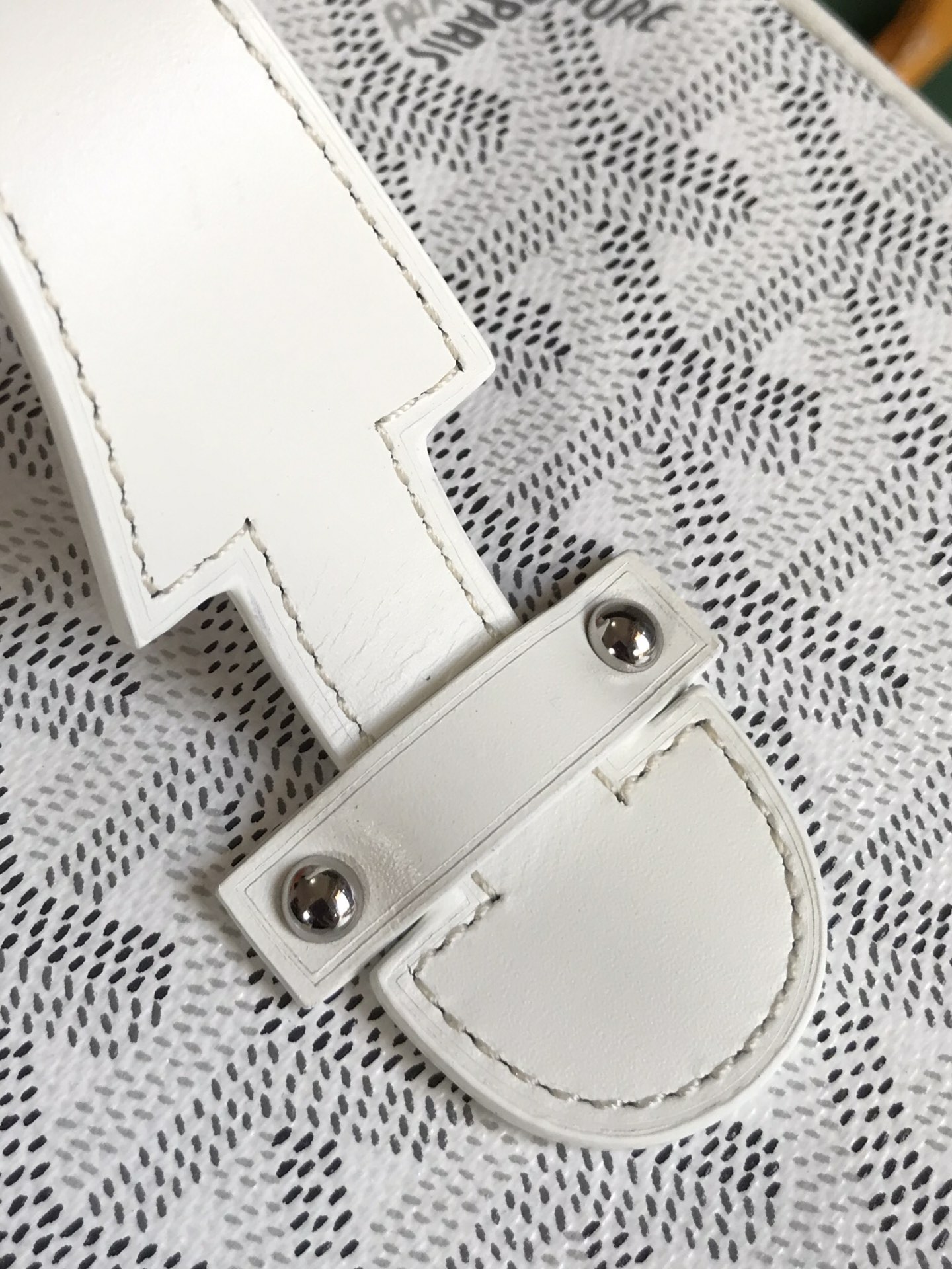 GOYARD Goyardine Muse Vanity Case white