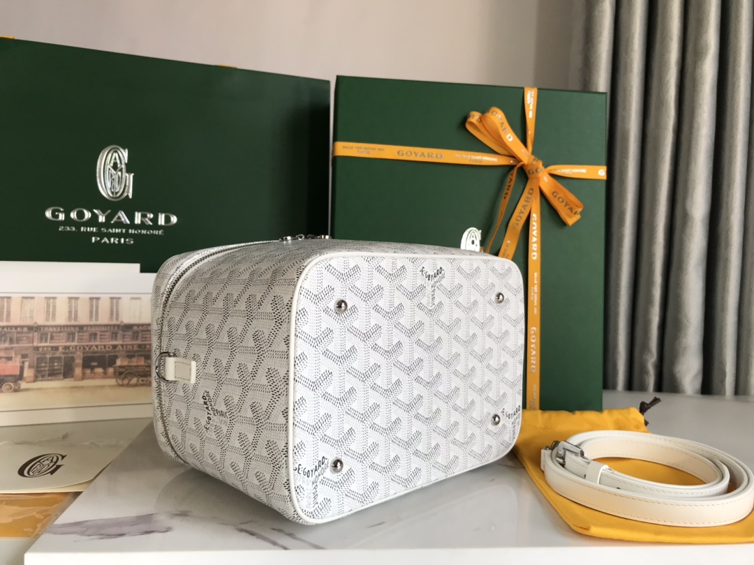 GOYARD Goyardine Muse Vanity Case white