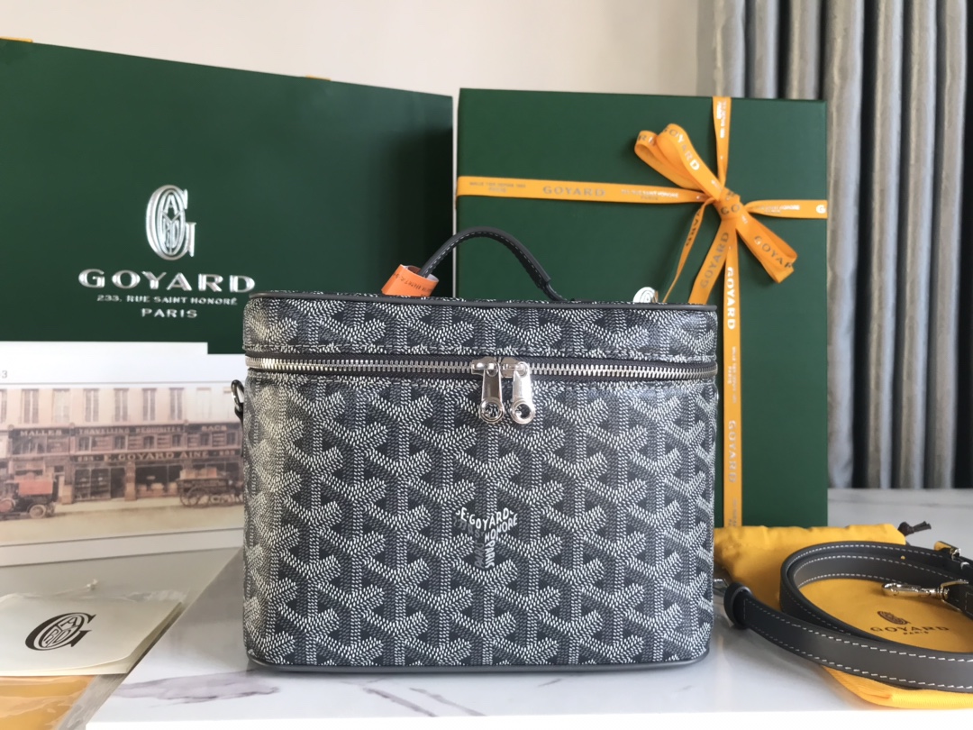 GOYARD Goyardine Muse Vanity Case Grey