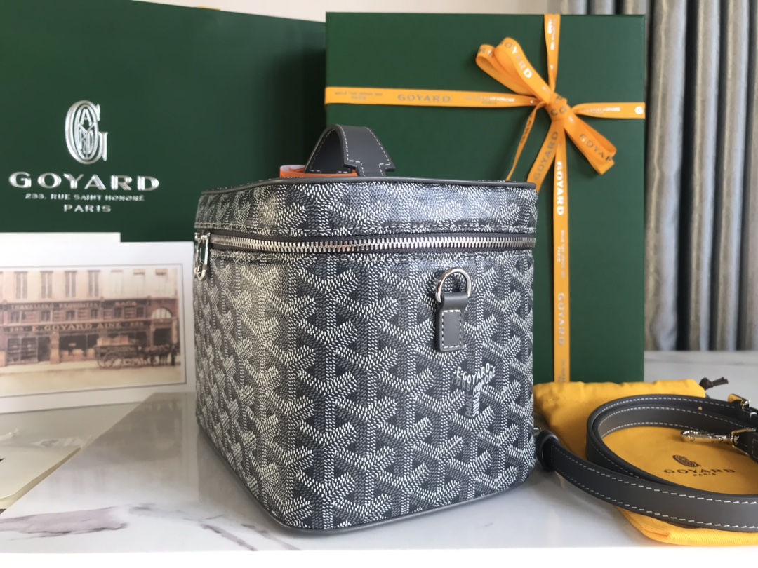 GOYARD Goyardine Muse Vanity Case Grey