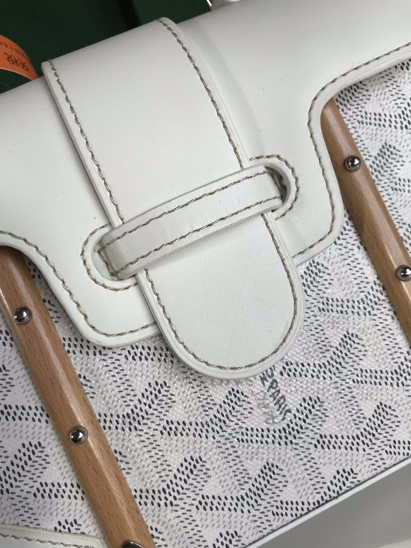Pre-owned Goyard Goyardine Saigon Structured PM White |