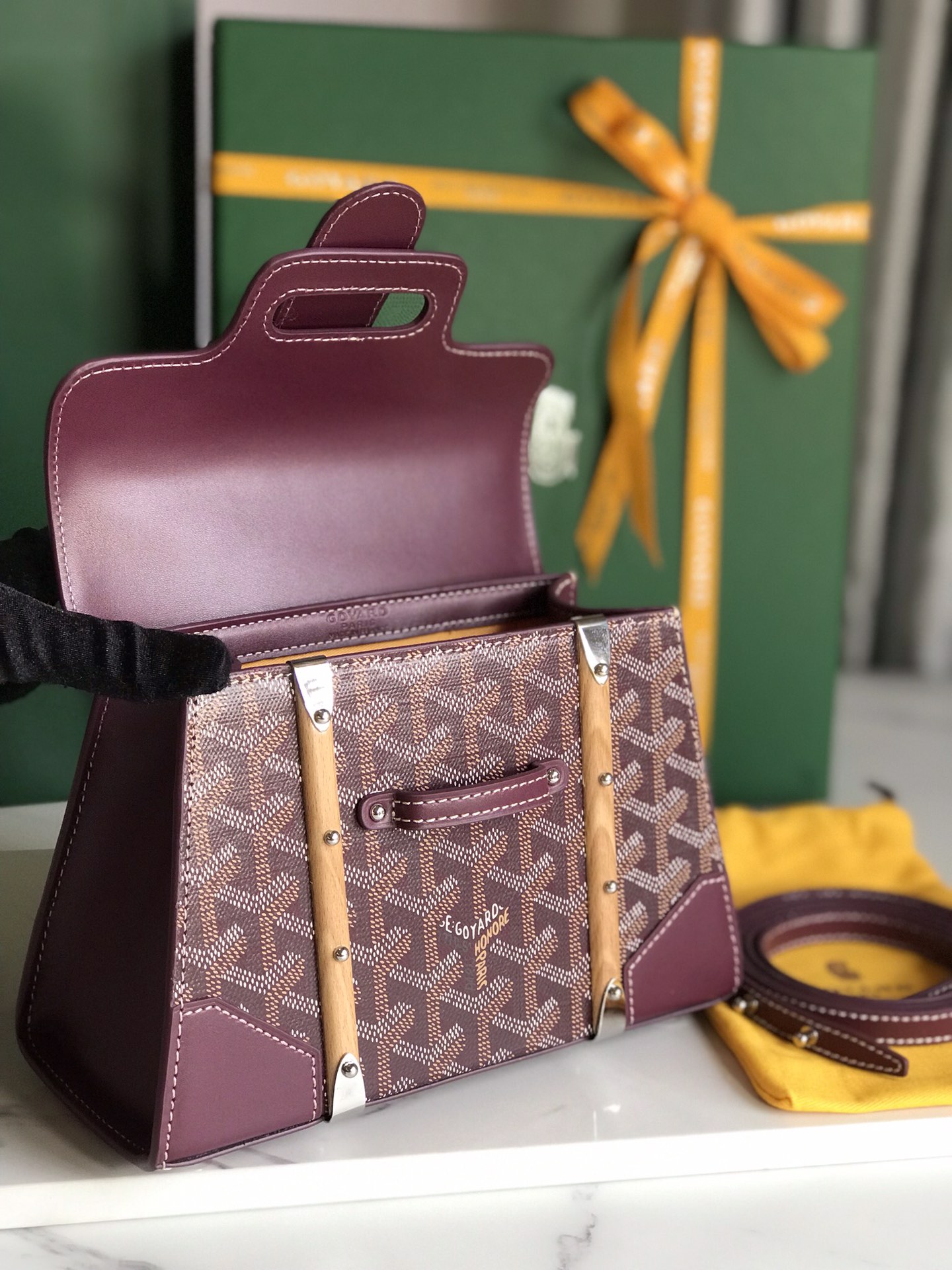 Saïgon leather handbag Goyard Burgundy in Leather