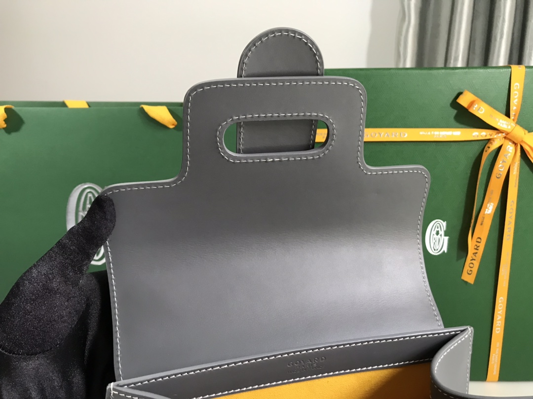 Goyard Pre-Owned 2016 Goyardine Saigon Structured PM gray