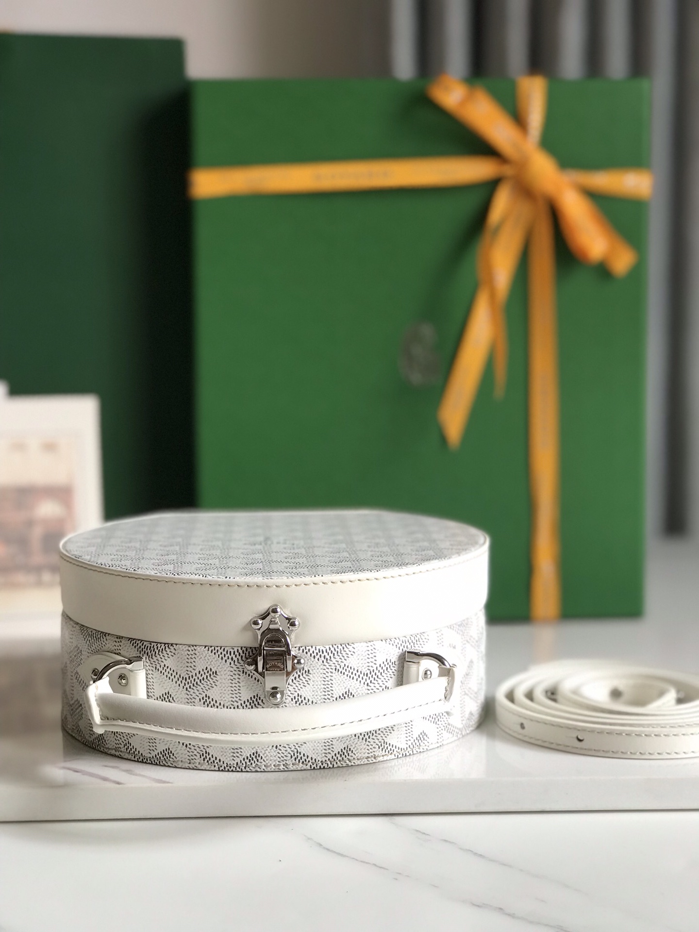 GOYARD Goyardine Alto Hatbox white