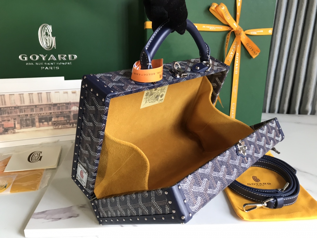 Goyard Grand Hotel Trunk Bag navy| eBay