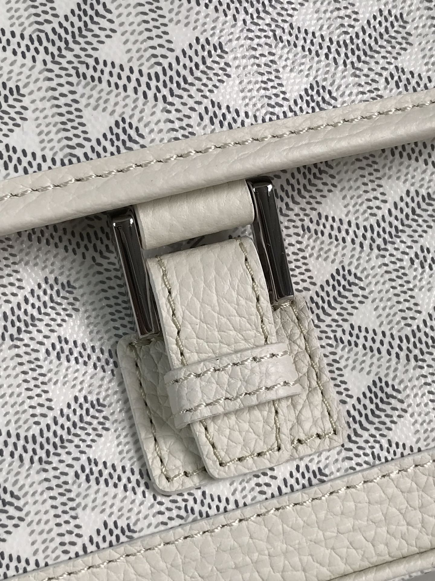GOYARD Chevron Grand white 923372 |