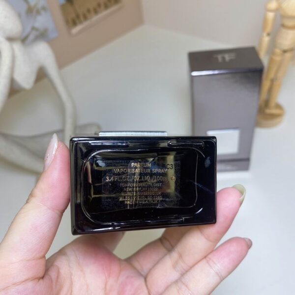 Tom Ford Oud Wood Eau de Parfum – 3.4 oz / 100ml (Black Edition)