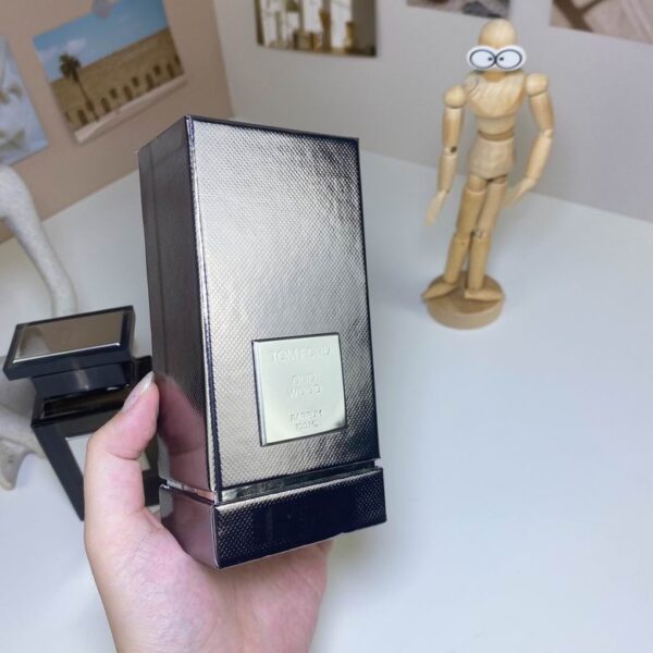 Tom Ford Oud Wood Eau de Parfum – 3.4 oz / 100ml (Black Edition)