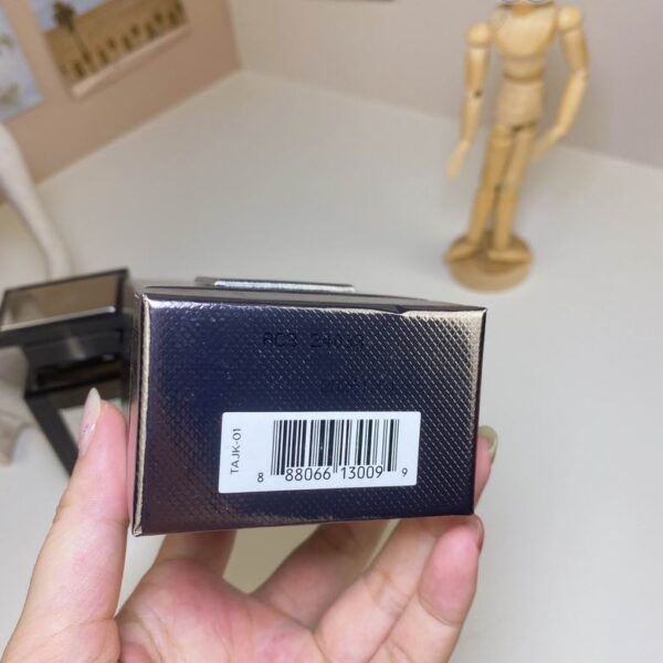 Tom Ford Oud Wood Eau de Parfum – 3.4 oz / 100ml (Black Edition)