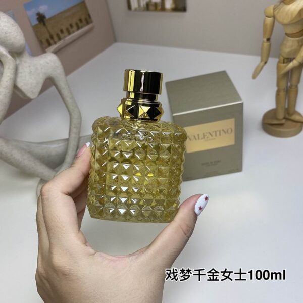 Valentino Uomo Born in Roma “The Gold” – Eau de Toilette (3.4 oz / 100 ml)