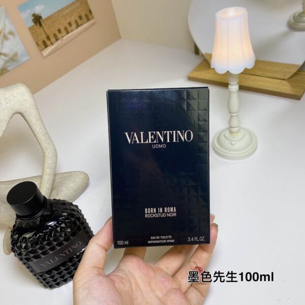 Valentino Uomo Born In Roma Rockstud Noir Eau de Toilette Spray Size: 3.4 FL OZ / 100ml