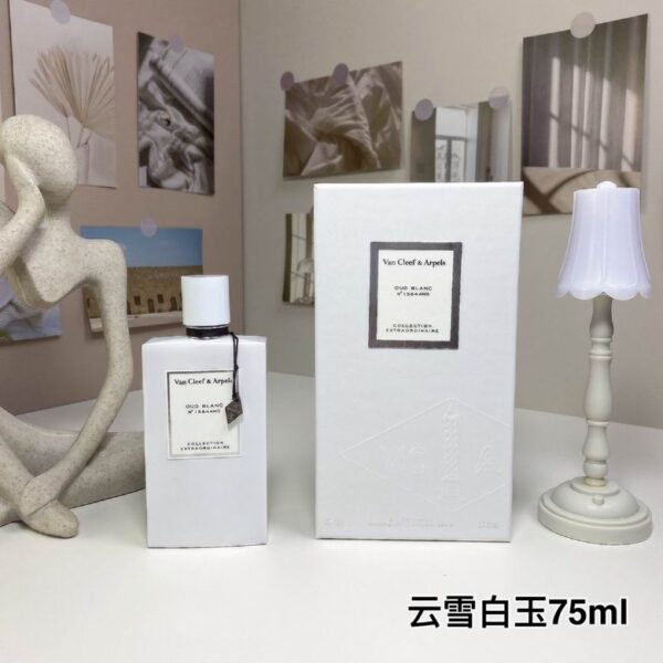 Add to Wishlist Van Cleef & Arpels Van Cleef & Arpels Collection Extraordinaire Santal Blanc Eau De Parfum 75ml