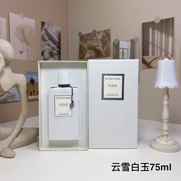Add to Wishlist Van Cleef & Arpels Van Cleef & Arpels Collection Extraordinaire Santal Blanc Eau De Parfum 75ml