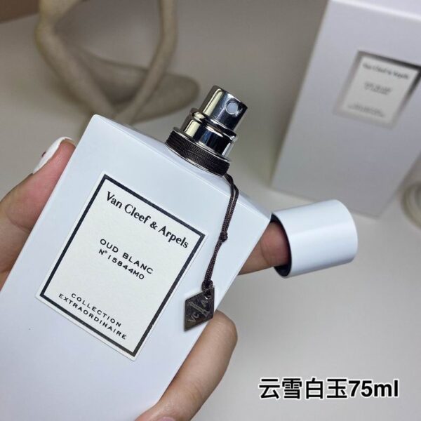 Add to Wishlist Van Cleef & Arpels Van Cleef & Arpels Collection Extraordinaire Santal Blanc Eau De Parfum 75ml