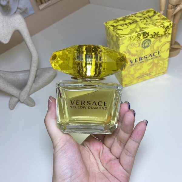 Versace Yellow Diamond Versace Edt Spray No Cap 90ml