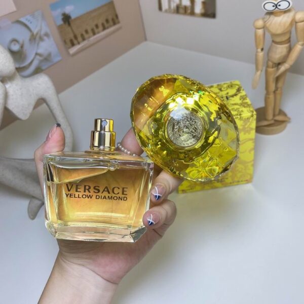 Versace Yellow Diamond Versace Edt Spray No Cap 90ml