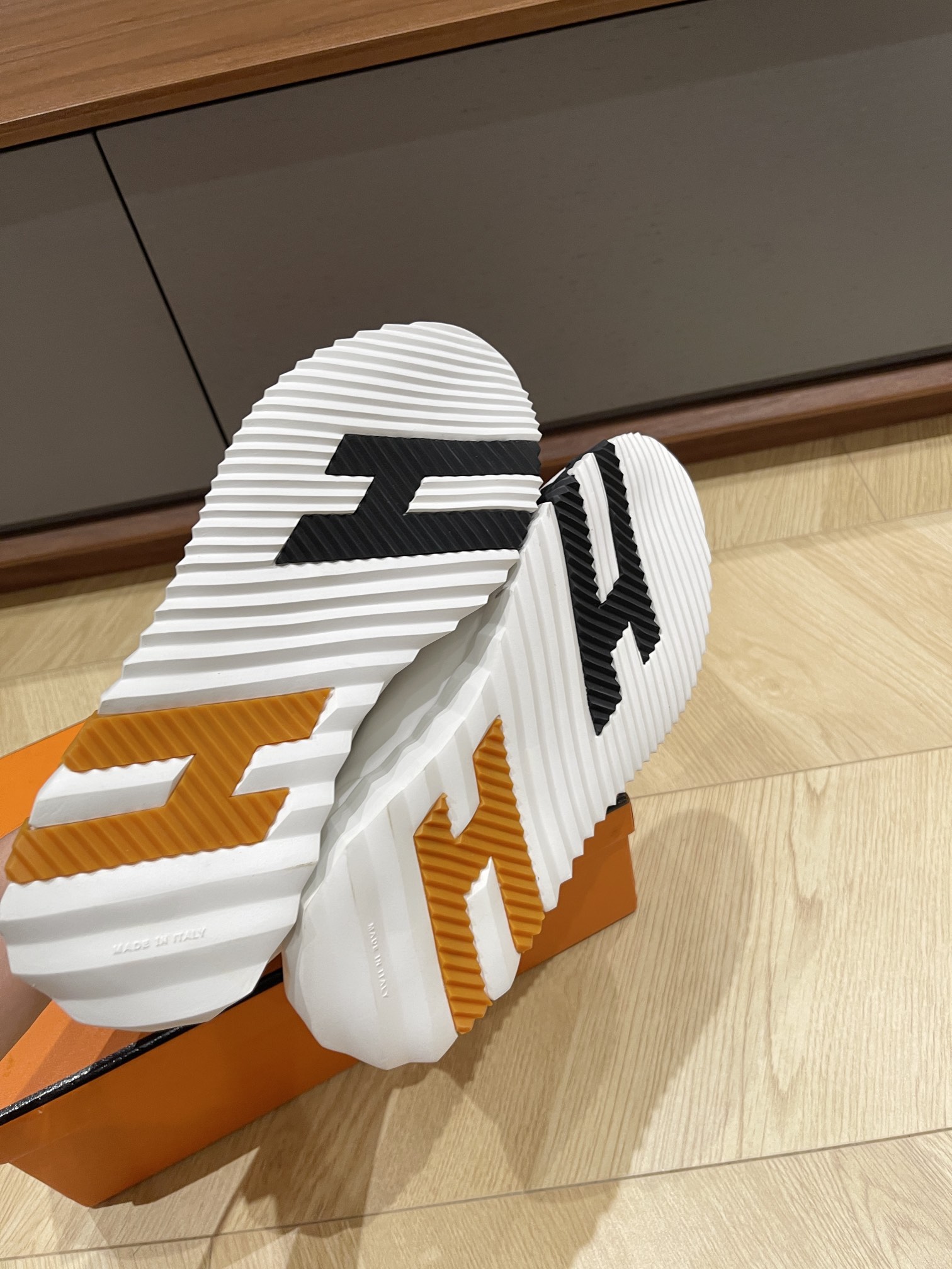 HERMES 00129