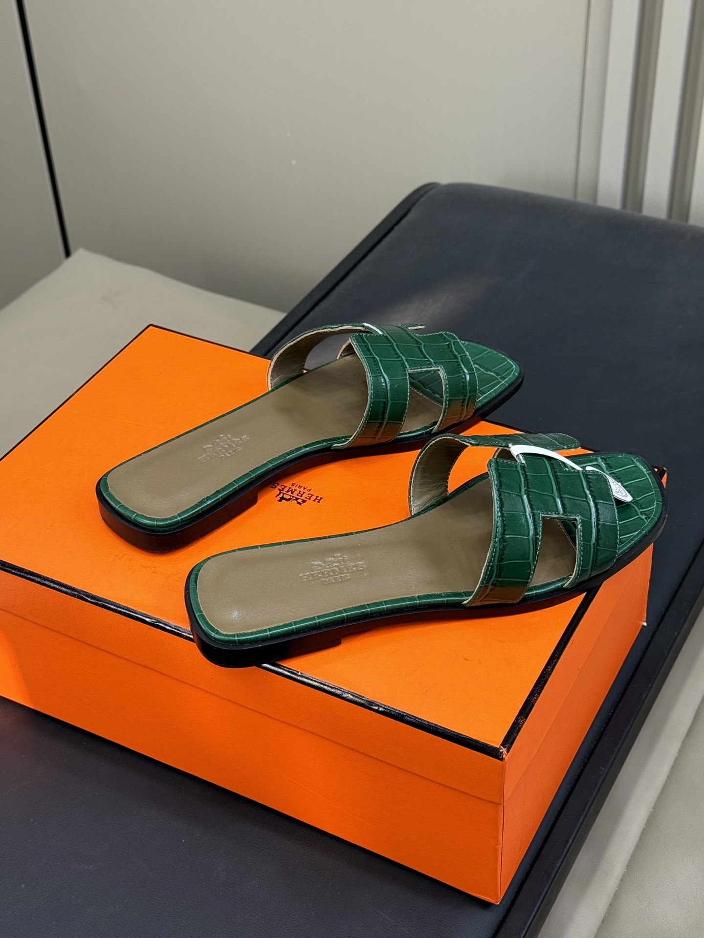 HERMES 00136