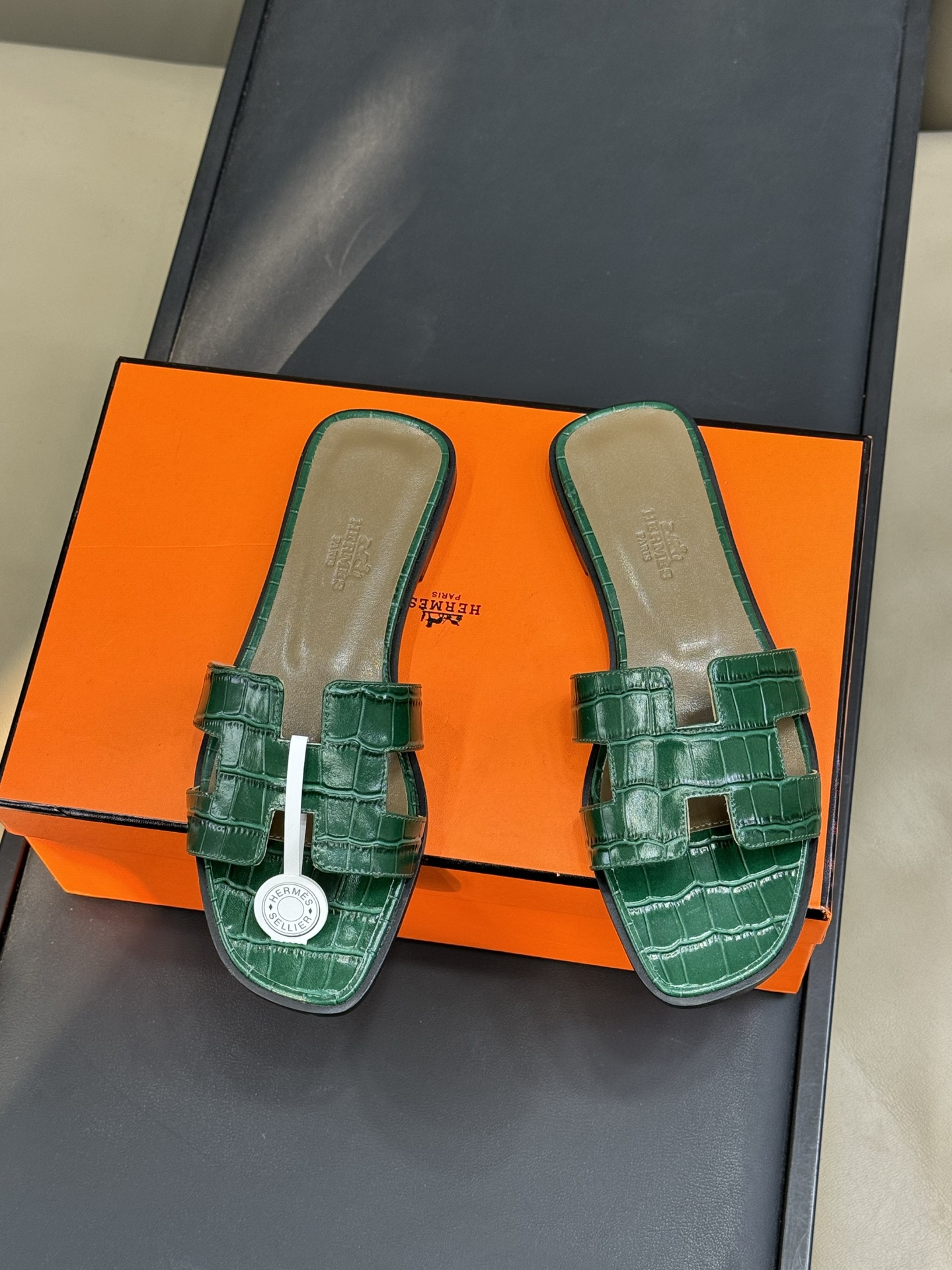 HERMES 00136