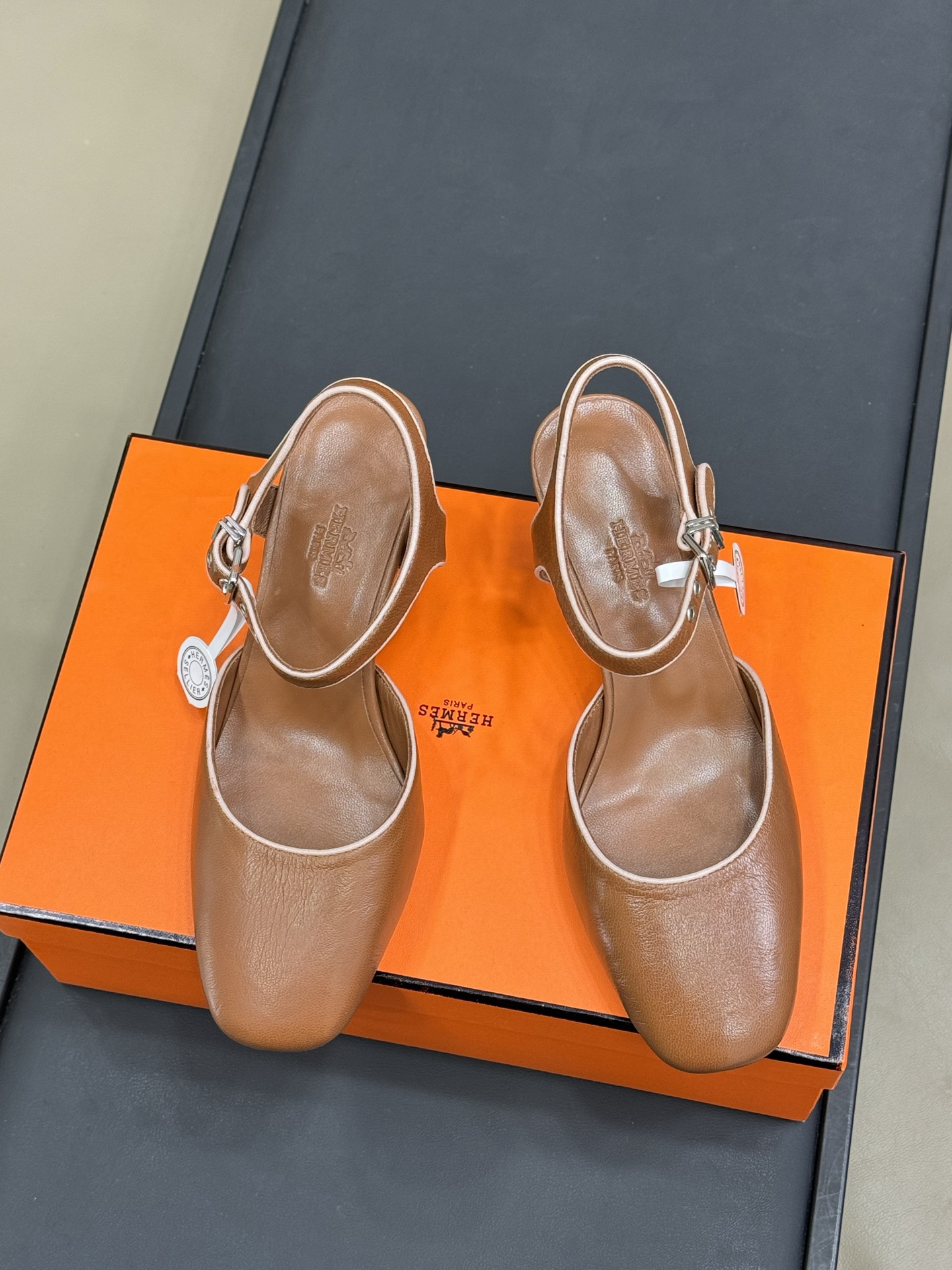HERMES 00189