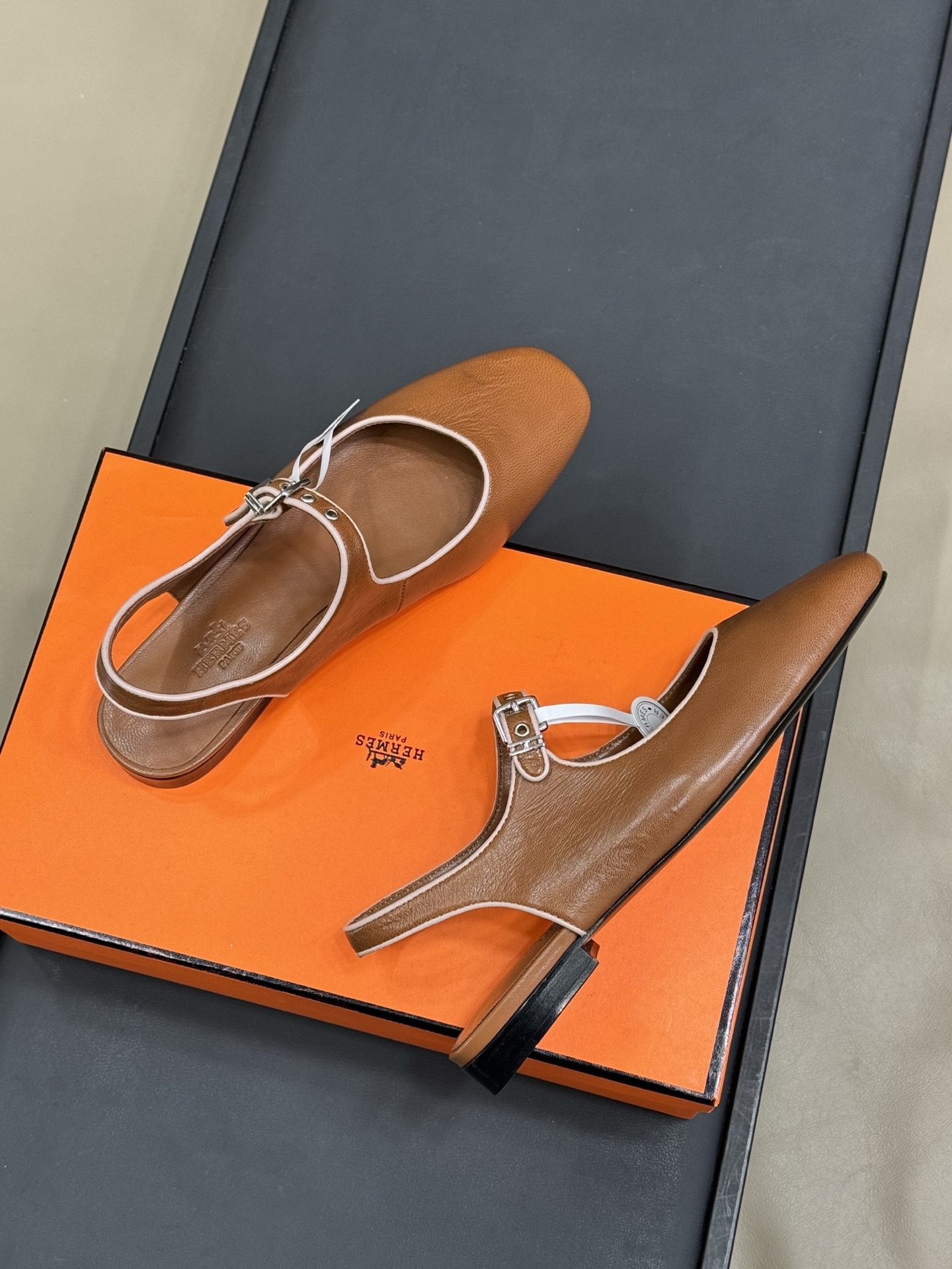 HERMES 00189