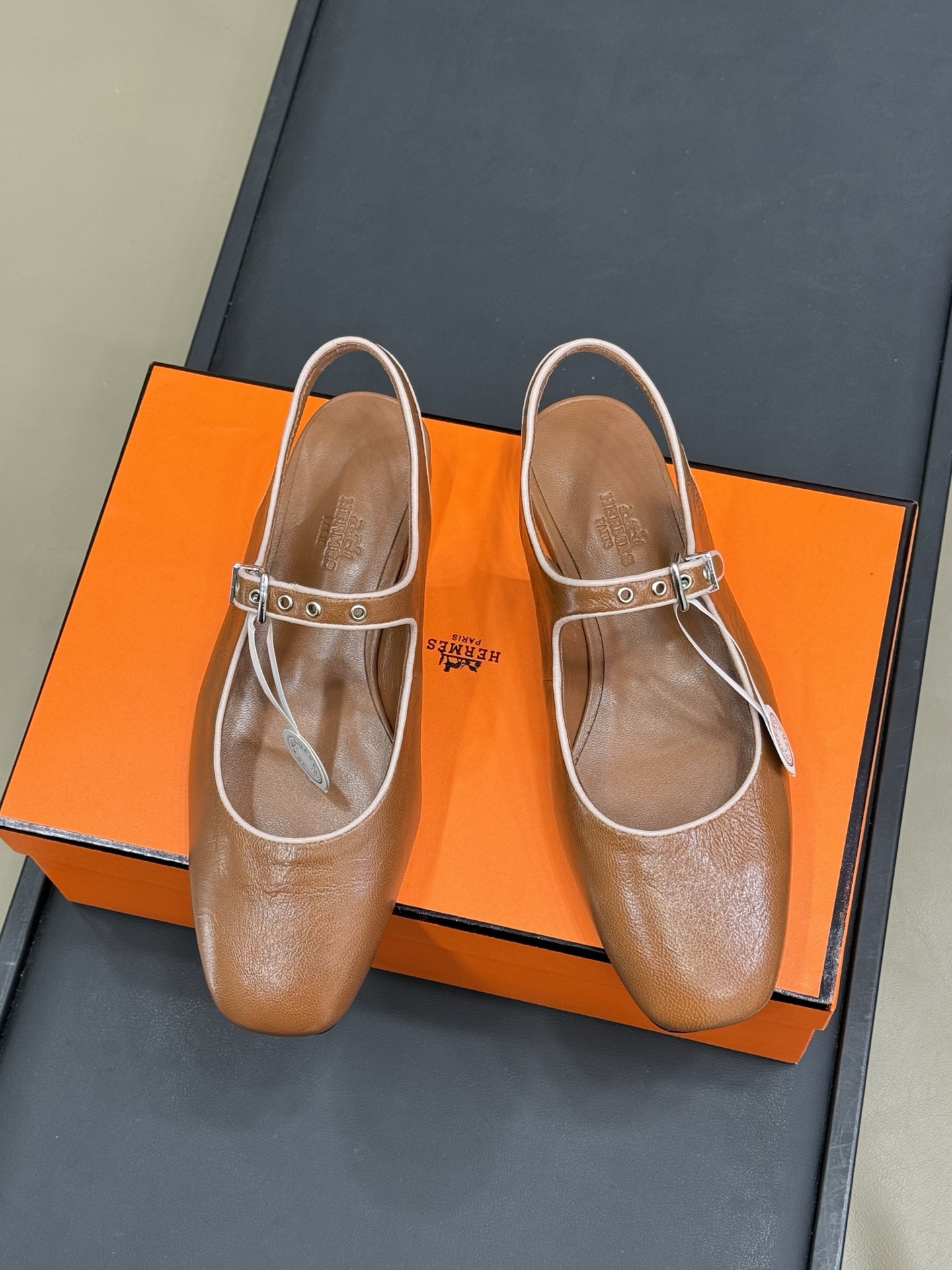 HERMES 00189